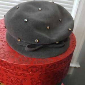 Elegant Vintage Gray Beret with Gem Accents